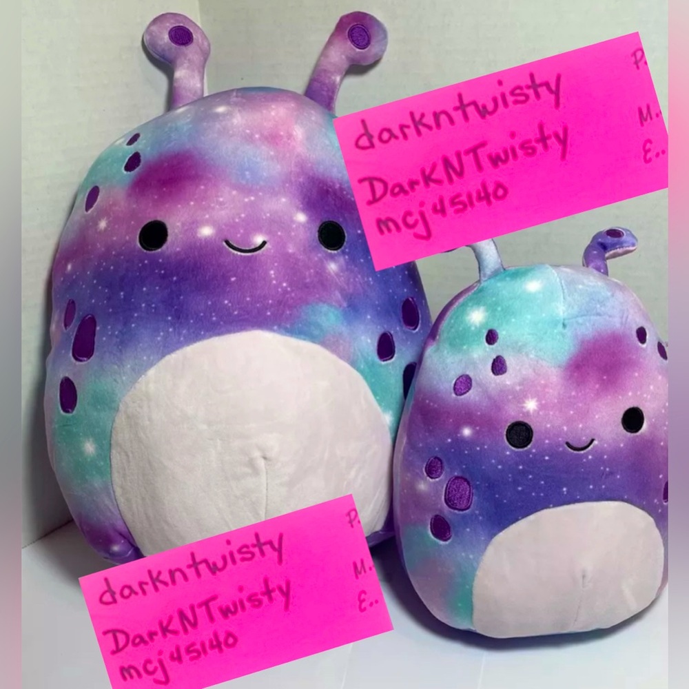 PRICE FIRM! BNWT Aliens Daxxon VHTF LOT OF 2, 12” & 8” SQUISHMALLOWS